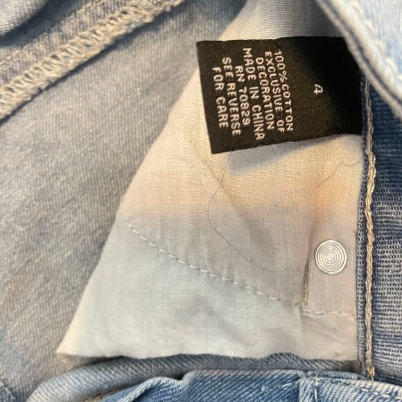 Rue 21 Distressed Light Wash Daisy Dukes Denim Jean Shorts Women's Size 4 - Picture 5 of 6